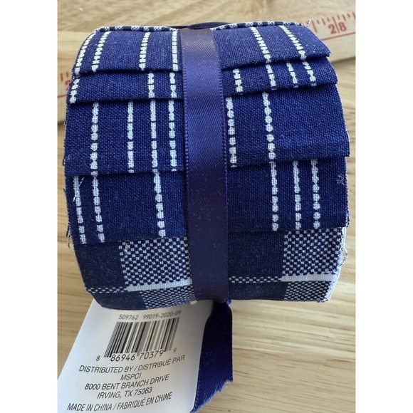 Loops and threads Jelly Roll Dark Blue And White 20 Pieces 2.5"x42" - Picture 3 of 16